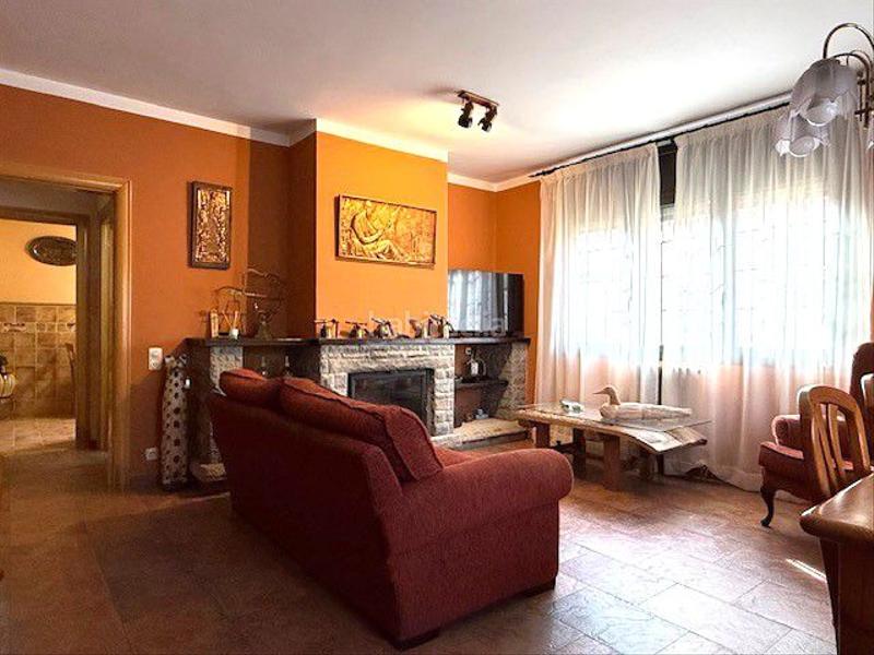 Foto 04e10b7c-4b46-4b27-a7e9-7ac3dc847413. Chalet mit heizung parking in Marianao Sant Boi de Llobregat