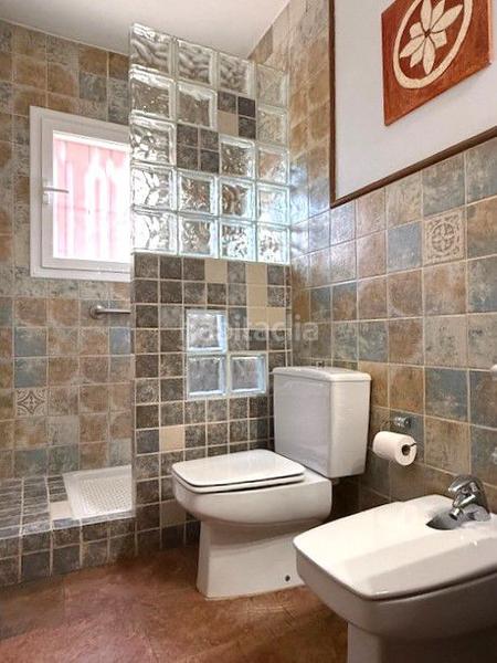 Foto 17c7d854-ff76-4549-938a-dd93d62559ea. Chalet mit heizung parking in Marianao Sant Boi de Llobregat