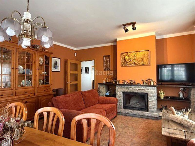 Foto 2154e362-9f4e-47c7-aa5c-260ed175b01c. Chalet mit heizung parking in Marianao Sant Boi de Llobregat