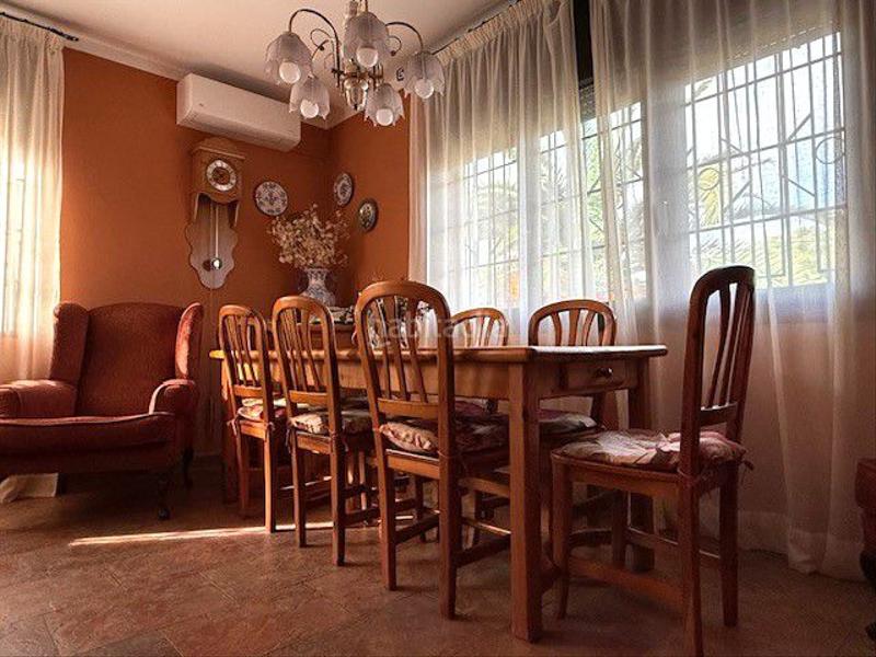 Foto 2406439a-a1a6-4ee4-b72d-36ba84981b04. Chalet mit heizung parking in Marianao Sant Boi de Llobregat