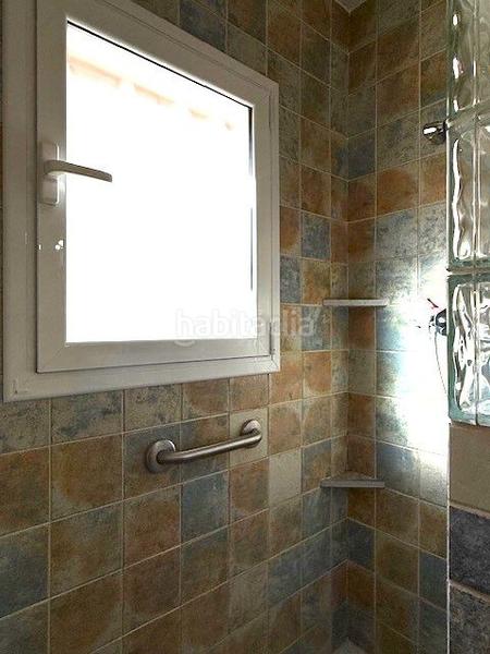 Foto 415caf2d-2b55-43c8-945d-a910ca333a3c. Chalet mit heizung parking in Marianao Sant Boi de Llobregat