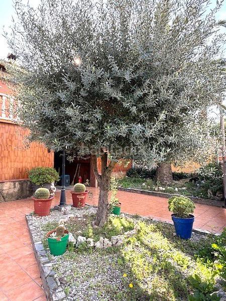 Foto 422d46f5-81db-4bc3-9d37-588effb99c84. Chalet mit heizung parking in Marianao Sant Boi de Llobregat