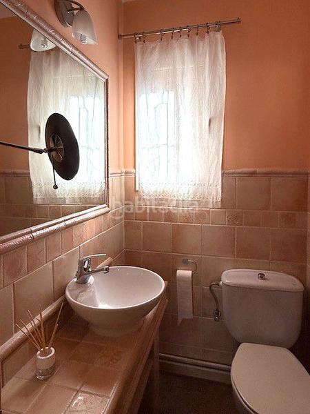 Foto 62cf2904-177b-44ea-91c1-a2c873e3d17e. Chalet mit heizung parking in Marianao Sant Boi de Llobregat