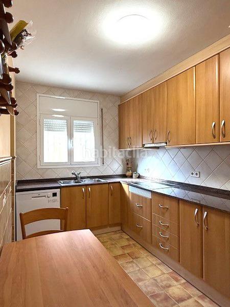 Foto a520e35d-8442-4dbe-bbae-830e14971b91. Chalet mit heizung parking in Marianao Sant Boi de Llobregat