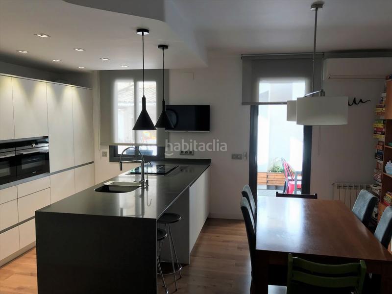 Foto 0d9a0334-ba26-400e-95d1-e6ddd8a7ccc9. Semi detached house with heating parking in Centre Sant Boi de Llobregat