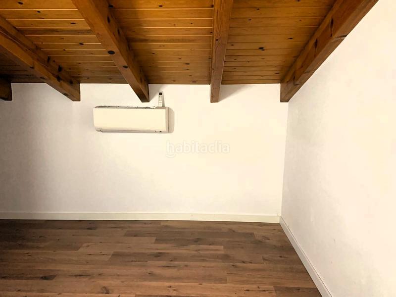 Foto 9f50cc81-aea4-46e8-a934-801c972bc430. Semi detached house with heating parking in Centre Sant Boi de Llobregat