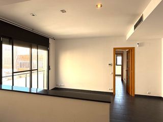 Flat in Sant Vicenç dels Horts. Piso en venta en centro, 3 dormitorios.