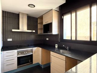 Pis a Sant Vicen� dels Horts. Piso en venta en centro, 3 dormitorios.