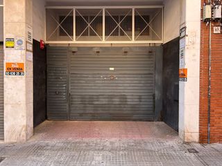 Aparcament cotxe a ENRIQUE GRANADOS