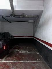 Aparcament cotxe a ENRIQUE GRANADOS