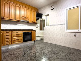 Pis a Vinyets-Molí Vell. Piso en venta en centre, 3 dormitorios.