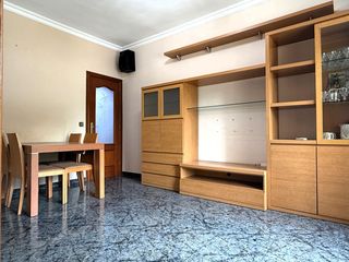 Piso en Vinyets-Molí Vell. Piso en venta en centre, 3 dormitorios.
