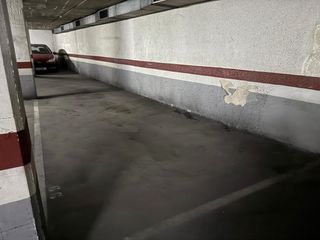 Location Parking voiture  Riera basté. Aparcamiento en alquiler en centre.