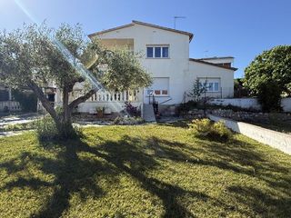 Casa a Santa Maria. Casa en venta en vilanova i la geltru, 5 dormitorios.