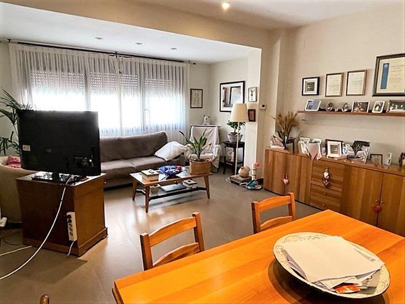 Foto 2c705a30-6c99-4d52-b98d-7abe934d7762. Casa a schiera con riscaldamento parcheggio in Centre Sant Boi de Llobregat