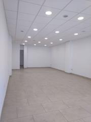 Lloguer Local Comercial a Centre. Local com. en alquiler en centre.