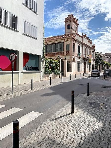 Foto a96843cf-b84f-4040-84bf-f56e2e193635. Alquiler local comercial zona centro en Centre Sant Boi de Llobregat