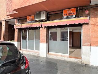 Local Comercial en Marianao. Local com. en venta en centre, 1 despacho.
