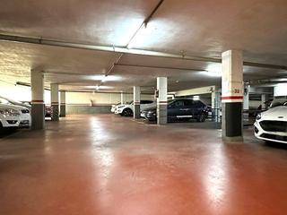 Car parking in Torre figueras 41. Aparcamiento en venta en centre.