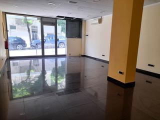 Lloguer Local Comercial a Mossen jacinto verdaguer 45. Local com. en alquiler en centro  plaza catalunya, 1 despacho.