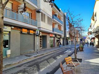 Location Local commercial à Lluís pascual roca, 41. Local com. en alquiler en centre.
