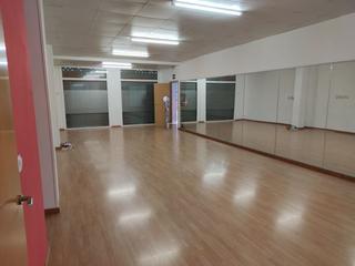 Business premise in Centre. Local com. en venta en centre, 2 despachos.