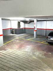 Location Parking voiture à Tres  de abril 35. Aparcamiento en alquiler en centro  plaza catalunya.