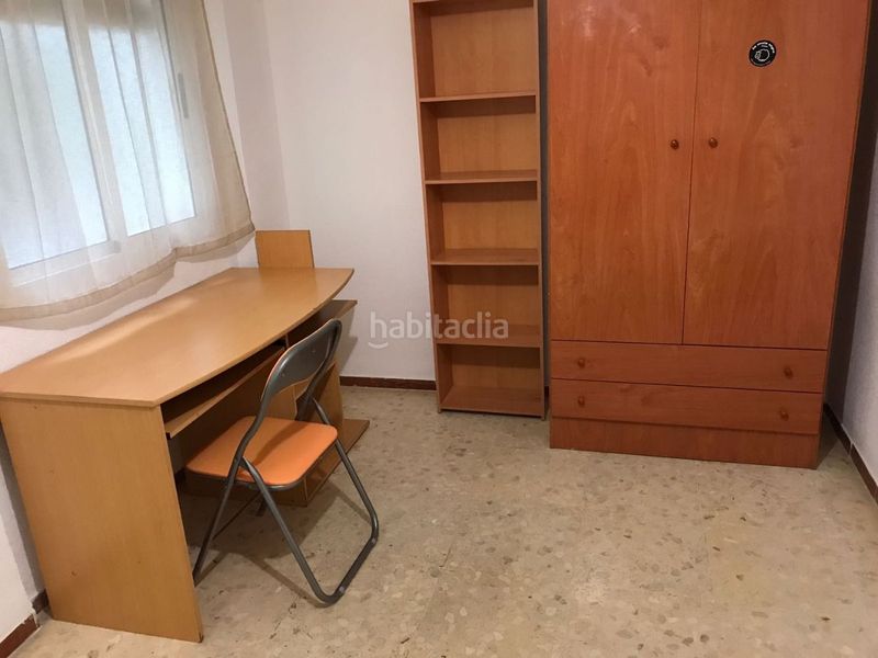 Foto 2bf06874-8580-47cb-ae04-6c9c2dcbe5b5. Alquiler piso en calle cañaveral 3 habitación en estupendo piso de 4 habitaciones y 2 baños en zona ciencias, ideal para estudiantes, ven a verlo te gustara!!! en Granada