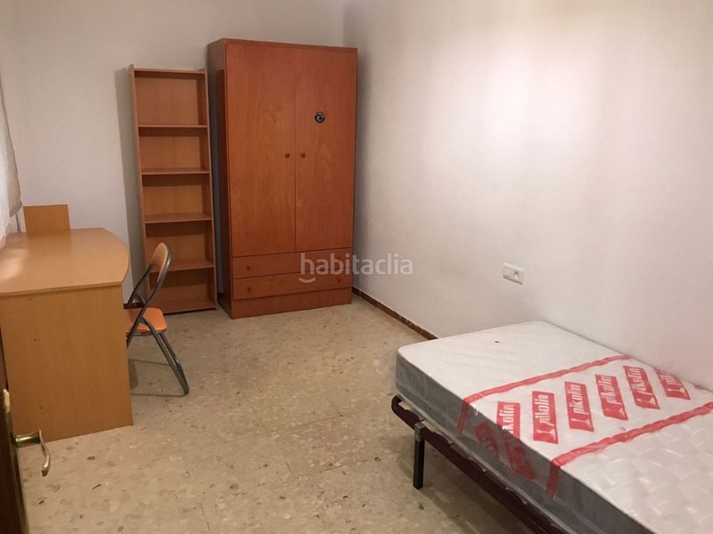 Foto 3fe1991e-662b-422e-96b0-f3e0c99858b9. Alquiler piso en calle cañaveral 3 habitación en estupendo piso de 4 habitaciones y 2 baños en zona ciencias, ideal para estudiantes, ven a verlo te gustara!!! en Granada