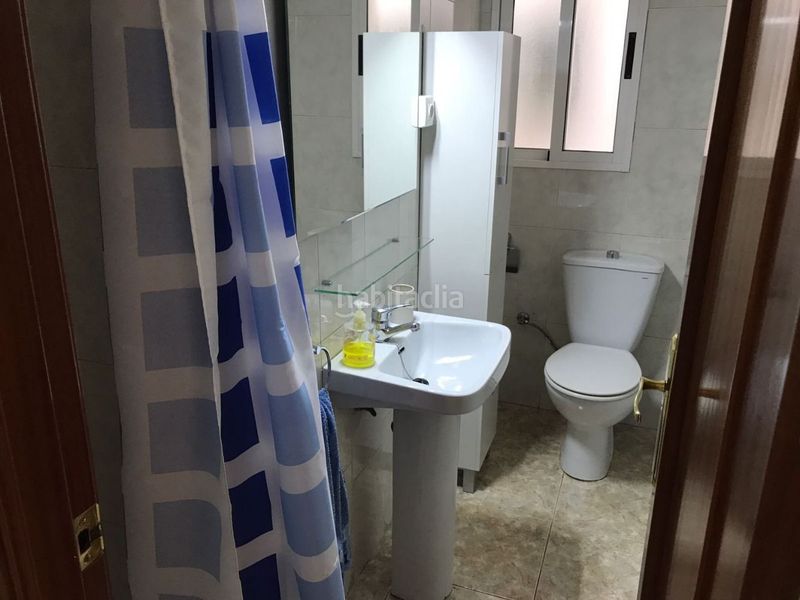 Foto 5a6a342e-71d9-4d41-b2a4-07c84fe10017. Alquiler piso en calle cañaveral 3 habitación en estupendo piso de 4 habitaciones y 2 baños en zona ciencias, ideal para estudiantes, ven a verlo te gustara!!! en Granada