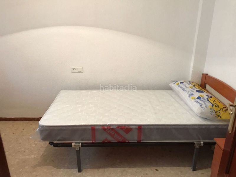 Foto a0730075-3a6a-4793-8a98-2615a4e71376. Alquiler piso en calle cañaveral 3 habitación en estupendo piso de 4 habitaciones y 2 baños en zona ciencias, ideal para estudiantes, ven a verlo te gustara!!! en Granada