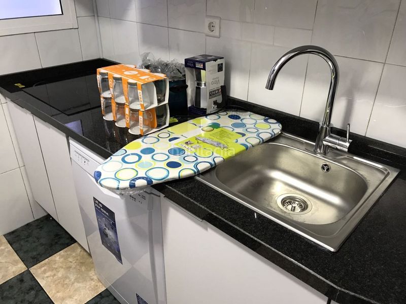 Foto a9baf102-3171-43bc-a7ac-60a6ba71eeee. Alquiler piso en calle cañaveral 3 habitación en estupendo piso de 4 habitaciones y 2 baños en zona ciencias, ideal para estudiantes, ven a verlo te gustara!!! en Granada