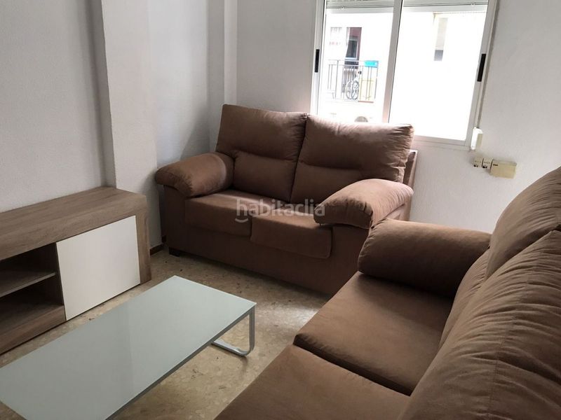 Foto acf66616-3f4c-42ba-a63a-1a8b3871b142. Alquiler piso en calle cañaveral 3 habitación en estupendo piso de 4 habitaciones y 2 baños en zona ciencias, ideal para estudiantes, ven a verlo te gustara!!! en Granada