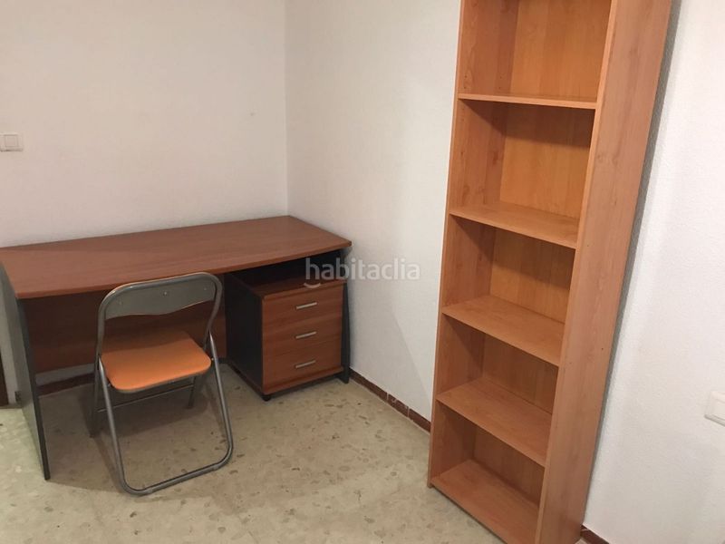Foto b27fc79d-907a-487b-9f05-51af3665b368. Alquiler piso en calle cañaveral 3 habitación en estupendo piso de 4 habitaciones y 2 baños en zona ciencias, ideal para estudiantes, ven a verlo te gustara!!! en Granada