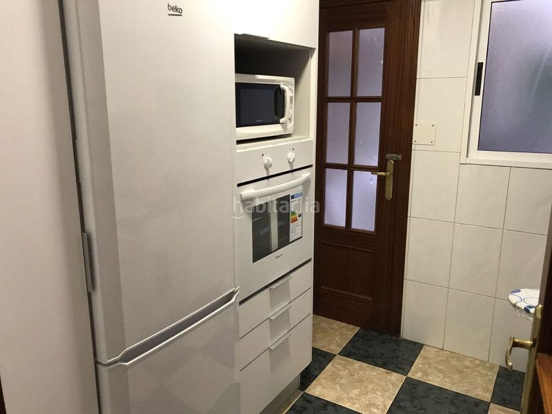 Foto bc3a870a-da31-4bdd-94b2-070cdbdd29ab. Alquiler piso en calle cañaveral 3 habitación en estupendo piso de 4 habitaciones y 2 baños en zona ciencias, ideal para estudiantes, ven a verlo te gustara!!! en Granada