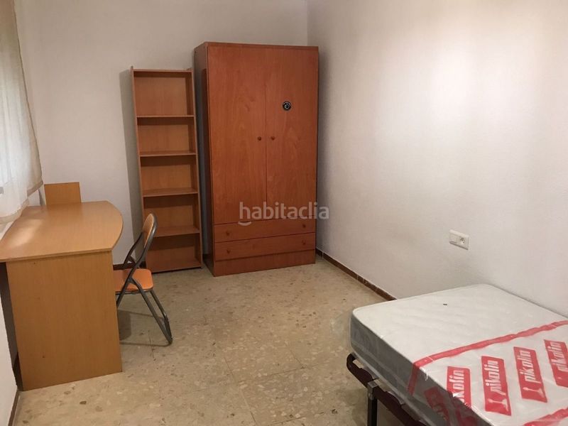 Foto d938256b-ede2-4425-9e8d-abe54343b77b. Alquiler piso en calle cañaveral 3 habitación en estupendo piso de 4 habitaciones y 2 baños en zona ciencias, ideal para estudiantes, ven a verlo te gustara!!! en Granada