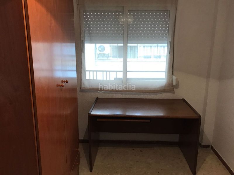 Foto edec139c-2c82-465b-b140-fb4ad097656c. Alquiler piso en calle cañaveral 3 habitación en estupendo piso de 4 habitaciones y 2 baños en zona ciencias, ideal para estudiantes, ven a verlo te gustara!!! en Granada