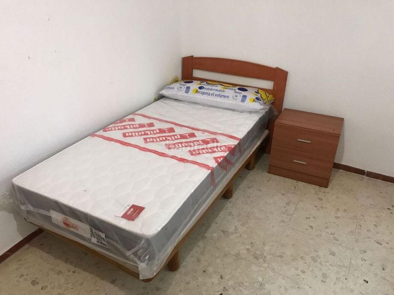 Foto ef504113-b73f-4963-ac67-b00bb3d81199. Alquiler piso en calle cañaveral 3 habitación en estupendo piso de 4 habitaciones y 2 baños en zona ciencias, ideal para estudiantes, ven a verlo te gustara!!! en Granada