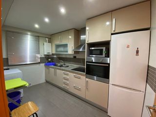 Lloguer Pis  Calle arzobispo guerrero. Habitaciones libres (2), precioso piso de 3 dormitorios para chi