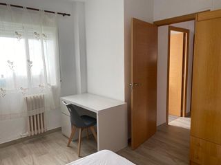 Rent Flat  Calle martínez de la rosa. Bonito piso de 3 dormitorios y 1 baño en plaza einstein con cale