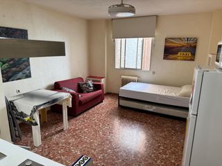Miete Studiowohnung  Avenida de madrid. Bonito estudio en zona medicina, incluye calefacción y agua.