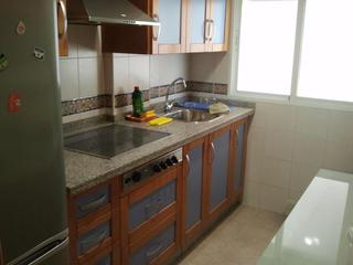Alquiler Piso en Calle azorín 1. 1 habitacion disponible, en piso de 3 dormitorios, todo exterior