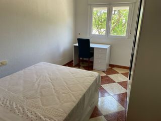 Rent Flat in Pajaritos. Magnifico piso de 4 dormitorios y 2 baños(3 con camas de matrimo