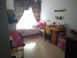 Rent Flat in Calle sol 22. Piso de 3 habitaciones zona plaza einstein con calefacción centr