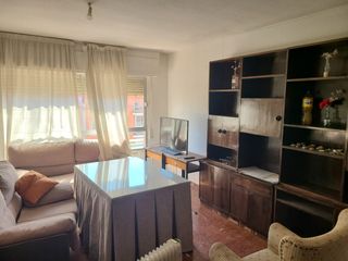 Lloguer Pis  Camino de ronda 115. Piso enorme de 4 habitaciones y 2 baños. última planta, exterior