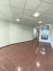 Miete Geschäftsraum in Tanques del Carme-Fort de l´Eau. Local comercial de 95 m2 en mahón