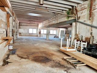 Nau industrial a Ferreries poble. Nave en ferrerias