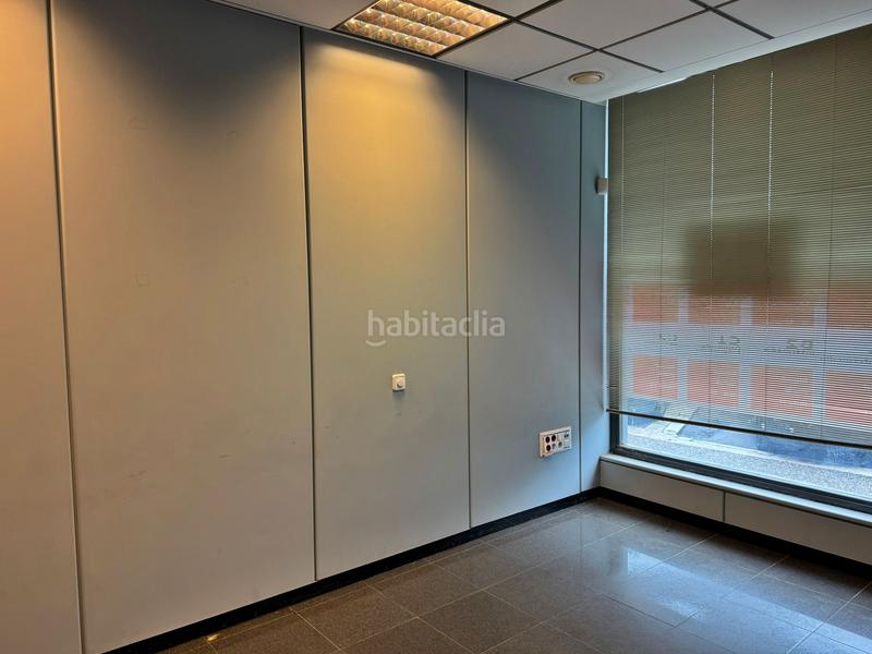 Foto 38f6b1f1-c225-465f-9461-d8ec5ff3fe3a. Location local commercial dans a-351 65 dans Osuna