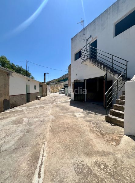 Foto b450b345-a44a-4b66-9516-46897500c610. Masia amb piscina a Estepa