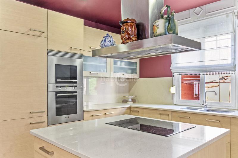 Foto ed4e1d92-f5b2-48dd-8da2-bec2cbbfd3a7. Casa pareada casa en Las Arenas Getxo